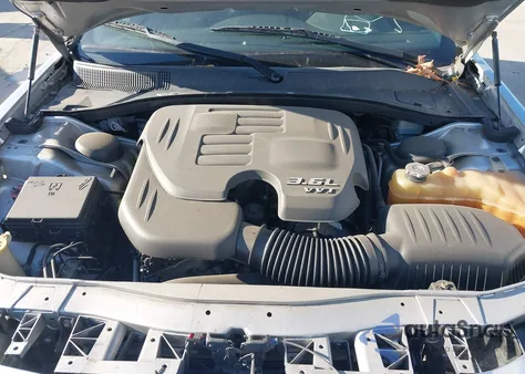 2012 Chrysler 300 Limited z USA, uszkodzony, nr VIN 2C3CCACG6CH251077